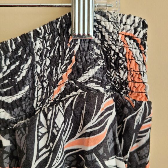 Torrid Womens Skirt Plus Size 2x Black Leaves Mini Challis Smocked Waist Pockets - Picture 2 of 12